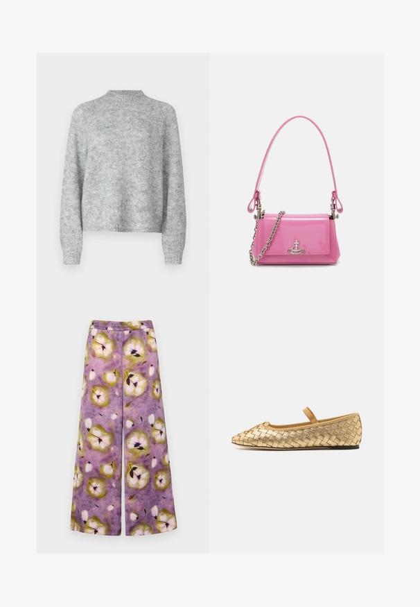 Light grey sweater with a high neck, long sleeves, and a loose fit. Made of textured knit fabric with subtle variations in color.; MAX&Co. ACRUX - Trousers - lila; Loeffler Randall LEONIE SOFT BALLET FLAT - Ankle strap ballet pumps - gold; Pink patent leather handbag with a rectangular shape, detachable chain strap, and silver hardware detail on the front.