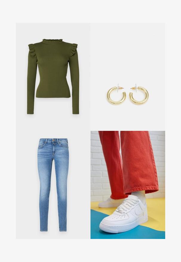 Top de manga longa em verde-oliva com detalhe de babados no colarinho e realces nos ombros, feito de um tecido elástico para uma silhueta ajustada.; Jeans de ganga azul claro, slim-fit, com cintura média, botão frontal e design de cinco bolsos.; Sapatilha de couro branca com biqueira perfurada, sola texturizada e atacadores brancos, combinada com calças largas vermelhas e um fundo azul e amarelo.; Brincos em argola dourados com um acabamento liso e brilhante. Design circular com um pequeno pino e suporte transparente para um uso seguro.