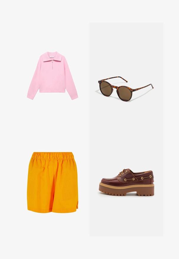 Różowy, krótki sweter z wysokim kołnierzem i półzamkiem z przodu. Posiada długie rękawy i gładką, miękką fakturę. Brak wzorów lub akcentów.; Pomarańczowe bawełniane szorty z elastycznym paskiem w talii, charakteryzujące się luźnym krojem i prostym, nieozdobionym wzornictwem.; Brązowe skórzane buty typu boat shoe z grubą brązową gumową podeszwą, złotymi oczkami i kontrastowym szwem. Posiadają logo na boku.; Okrągłe okulary przeciwsłoneczne z oprawką w kolorze żółwia i brązowymi soczewkami. Posiadają cienkie zauszniki z delikatną fakturą oraz metalowe akcenty w pobliżu soczewek.