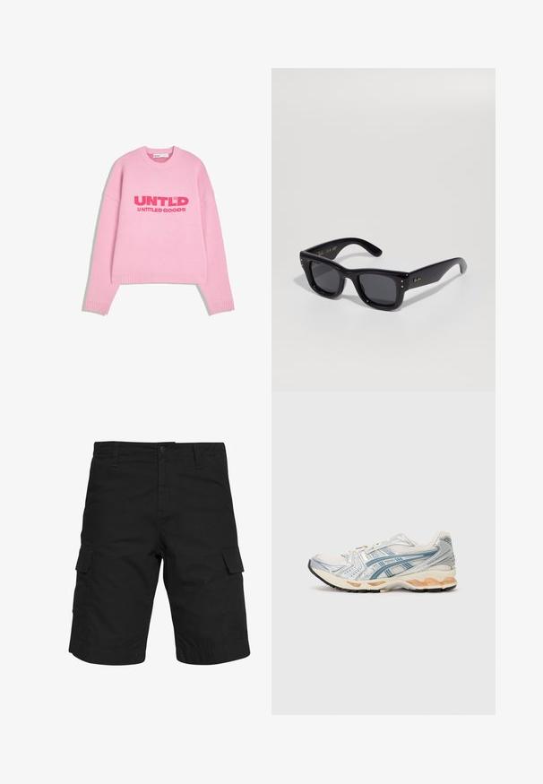 Rosa långärmad stickad tröja med ribbade muddar och nederkant, med "UNTLD UNTITLED GOODS"-text i fet röd färg över bröstet.; Svarta cargo-shorts av vävt tyg, med två sidofickor, knappstängning och rak passform som sträcker sig ner till knäet.; Löparskor med ett lätt nätövre med silver- och blå accenter, en dämpad beige mellansula och en slitstark svart gummisula.; Svarta solglasögon med en glänsande finish, rektangulär ram, mörka linser och guld-logotypdetaljer på bågarna. Två guldprickar i varje främre hörn.