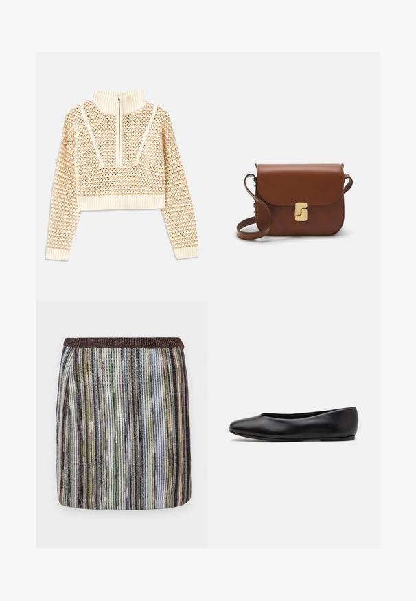Jasnobeżowy krótki sweter z zapięciem na zamek błyskawiczny przy kołnierzu w stylu stójki, z teksturowanym wzorem oraz prążkowanymi mankietami i dołem. Łączy materiały dziane i tkane.; Krótka, dopasowana spódnica w wielokolorowe pionowe paski w odcieniach zieleni, czerni i brązu, z teksturowanym elastycznym pasem.; Paul Smith TOPANGA czarny; Brązowa skórzana torebka na ramię z klapką, złotymi detalami, paskiem na ramię i gładką teksturą. Kompaktowy prostokątny kształt.