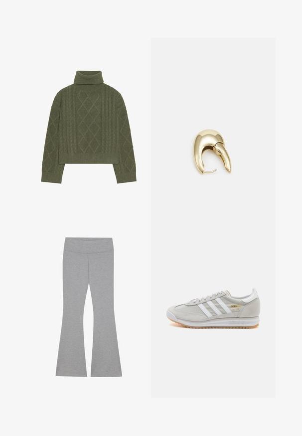 Oliven grønn genser med høy hals og kabelstrikket tekstur, med diamantmønstre og ribbestrikket kant og ermer.; Grå bootcut leggings laget av mykt, elastisk stoff. Har en glatt midjebånd og en tettsittende lår som vidder seg ut ved kanten.; Lys grå sneaker laget av semsket skinn og mesh, med tre hvite striper, rund tå og såle av gummi. Gull logo-aksent nær snørebåndene.; Gullfarget metalløredobber med et elegant, buet design. Har en karakteristisk spiss form, polert overflate og hengsel-lukking.