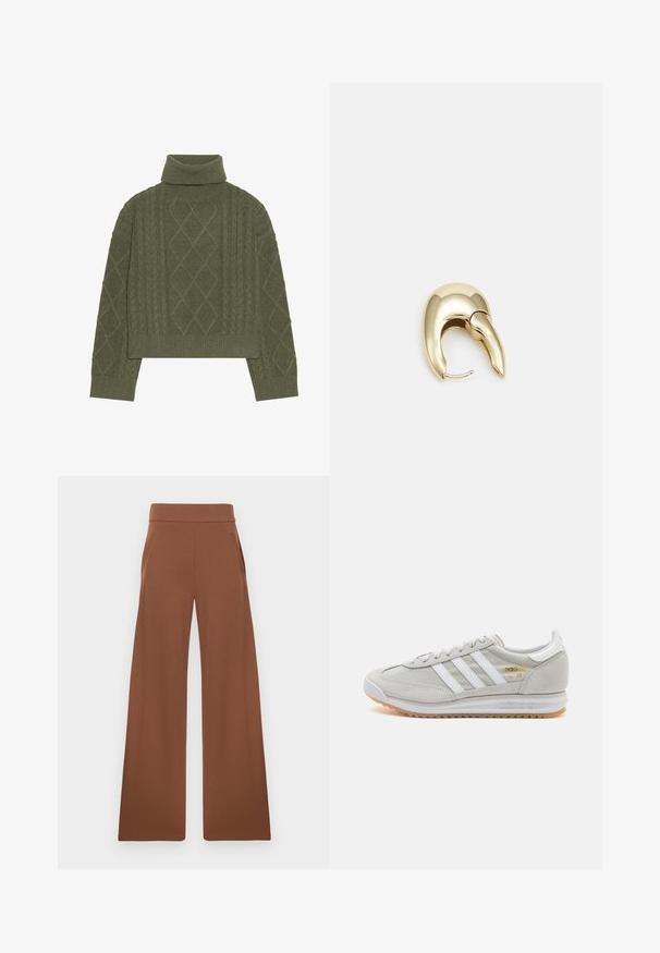 Olijfgroene coltrui met kabelpatroon, met diamantvormige patronen en geribde zoom en manchetten.; Bruine wijde broek van een gladde, rekbare stof. Heeft een hoge tailleband en zijzakken, ontworpen voor een ontspannen pasvorm.; Lichtgrijze sneaker van suede en mesh, met drie witte strepen, ronde neus en een gumrubberen zool. Gouden logo-accent bij de veters.; Gouden metalen oorbel met een slank, gebogen ontwerp. Beschikt over een kenmerkende puntige vorm, gepolijste oppervlakte en scharnier sluiting.