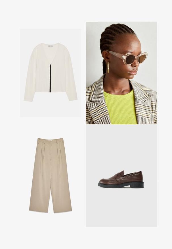 Balta ilgomis rankovėmis palaidinė su V formos iškirpte ir centrinė juoda tekstūruota juosta priekyje. Minkšta medžiaga su laisvu siluetu.; Bežiniai plačios kojos kelnių, su priekinėmis raukšlėmis, šoninėmis kišenėmis, diržo kilpos ir paslėptu priekinio uždarymo mechanizmu.; Rudos odinės loafer tipo bateliai su apvaliu nosiu, turintys dekoratyvinę juostelę per priekinę dalį ir žemu, tekstūruotu juodu guminio kulniuku.; Skaidrios katės akių saulės akiniai su ruda objektyvo spalva ir skaidriais rėmeliais. Modelis vilki žalią raštuotą viršutinę dalį ir languotą švarką. Auksinės apskritos auskarai.; Ruda dirbtinė odinė rankinė su dviem ilgamis rankenomis ir atitinkamu mažu krepšiu. Paviršius turi tekstūruotą raštą ir auksinius apdailos elementus.