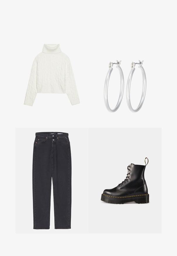 Maglione bianco a collo alto con lavorazione a trecce, caratterizzato da una silhouette cropped e bordi a coste. Texture morbida con un design accogliente e voluminoso.; Top a maniche lunghe bianco con collo rotondo. Realizzato in un tessuto elasticizzato che si adatta al corpo. Presenta delle sottili righe orizzontali.; Jeans in denim nero con vestibilità dritta, dotati di rivetti in rame, chiusura con bottone e cinque tasche. Design pulito senza ulteriori decorazioni.; Stivali alla caviglia in pelle nera con lacci, dotati di una suola nera spessa e cuciture gialle. Presentano una linguetta sul retro e occhielli metallici circolari.; Orecchini a cerchio in argento con una finitura liscia e lucida. Forma rotonda e chiusura a scatto sicura. Design leggero adatto per l'uso quotidiano.