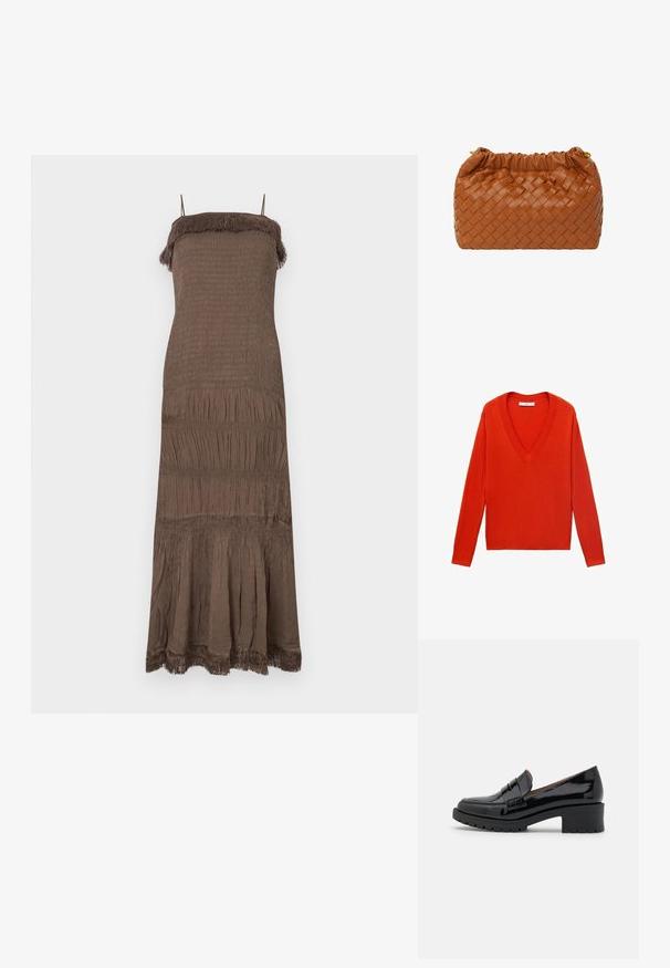 Červený svetr s v-výstřihem a dlouhými rukávy, volného střihu. Vyrobený z měkkého pleteného materiálu, s jemnými ribkovanými detaily na lemu a manžetách.; Hnědé šaty bez rukávů s nařaseným živůtkem, vrstvenou sukní a třásněmi na výstřihu a lemu. Měkká, texturovaná látka.; Černé lakované kožené mokasíny s nízkým silným podpatkem, které mají přední páskový detail a strukturovanou gumovou podrážku pro lepší přilnavost.; Hnědá tkaná kožená kabelka s nařaseným vrškem a zlatými kovovými detaily. Kompaktní obdélníkový tvar, hladký povrch a pletený vzor.