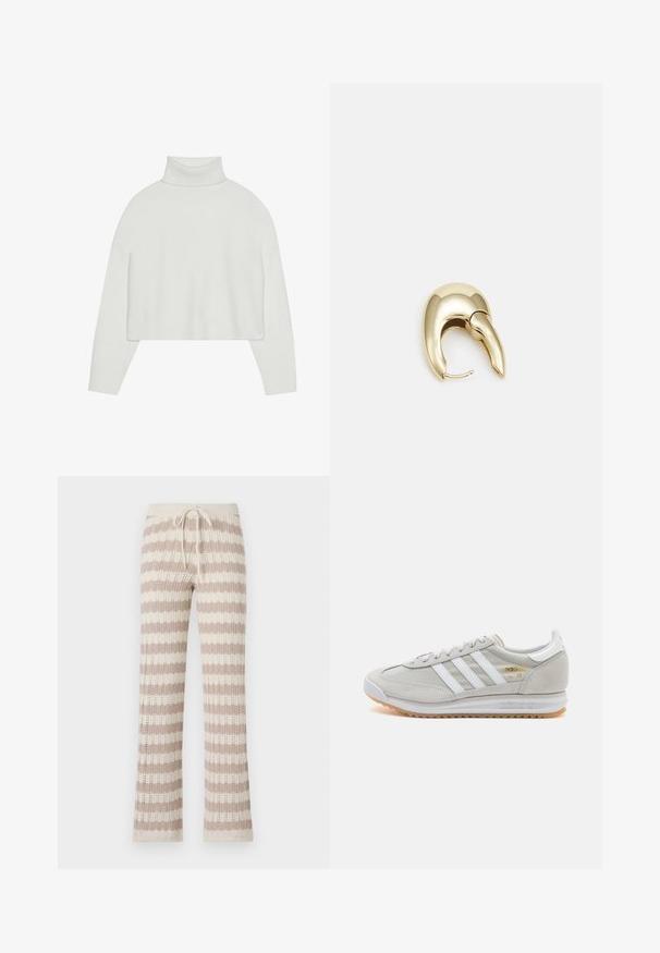 Biały krótki sweter z golfem z prążkowanymi mankietami i dołem. Miękka tekstura, szerokie rękawy i bezszwowy design z tyłu.; Dzianinowe spodnie dresowe w beżowe i kremowe pionowe paski, z elastycznym pasem ze sznurkiem i otwartą strukturą dzianiny.; Jasnoszare sneakersy wykonane z zamszu i siateczki, z trzema białymi paskami, okrągłym noskiem i gumową podeszwą. Złoty akcent logo w pobliżu sznurowadeł.; Złote metalowe kolczyki o eleganckim, zakrzywionym kształcie. Posiadają charakterystyczny szpiczasty kształt, polerowaną powierzchnię oraz zapięcie na zawias.