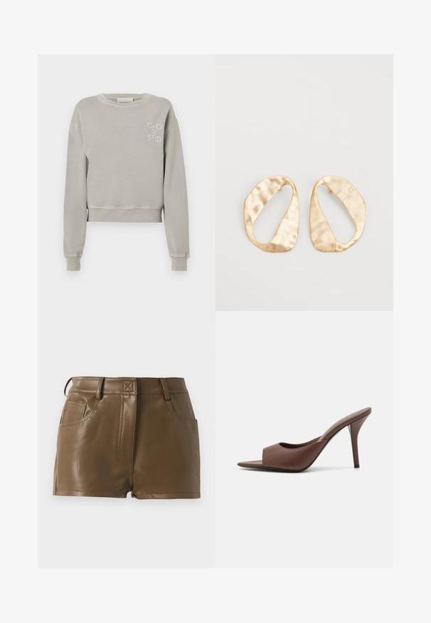 Felpa grigia chiara cropped in morbido cotone con polsini a costine, collo a giro e logo "CLOSED" impresso sul petto.; Body in rete marrone a maniche lunghe con ritagli intricati, dettagli laccati sul davanti e perline decorative lungo i bordi, su uno sfondo bianco.; Pantaloni corti in finta pelle marrone con un design aderente, vita con passanti per cintura, tasche frontali e dettagli di cucitura in evidenza.; Mule aperti con tacco alto in pelle marrone, dal design elegante, caratterizzati da una larga fascia anteriore e un sottile tacco a stiletto.; Un paio di orecchini in metallo di tonalità dorata, di forma ovale irregolare, con superficie texturizzata e leggermente martellata, su uno sfondo bianco.