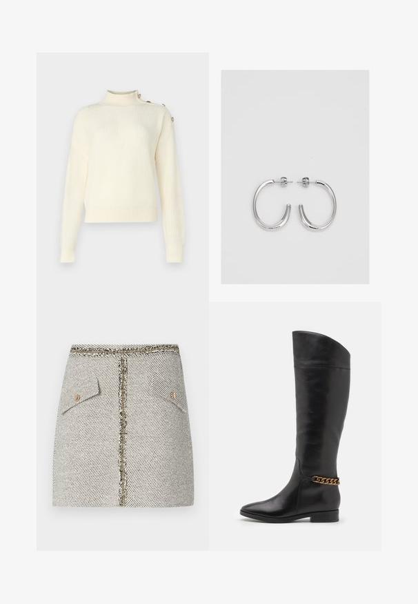 Maglione a coste color crema, con collo alto e bottoni sulla spalla. Presenta maniche lunghe e una vestibilità comoda.; Gonna in tweed intrecciato con un motivo a spina di pesce bianco e nero, dotata di due tasche frontali e una zip dorata sul retro con bordi sfrangiati.; Alti stivali in pelle nera dal design elegante, punta affusolata e dettagli in catena dorata alla caviglia. Tacco a blocco basso. Texture liscia.; Orecchini a cerchio in argento con una finitura liscia e lucente. Forma arrotondata, design leggero, con chiusura a perno.