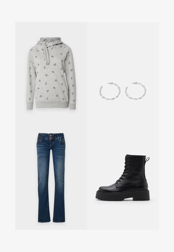 Siva dukserica s kapuljačom. Ima sitne crne cvjetne vezove, rebraste manžete i vezicu na izrezu. Mekan, ležeran materijal.; Tamno plave traperice bootcut kroja s dva prednja gumba, pet džepova i suptilno izblijedjivanje na bedrima i koljenima.; Crne kožne gležnjače s okruglim vrhom, vezanjem sprijeda i debelim gumenim potplatom s teksturiranim uzorkom. Tipa: traka za vuču na stražnjoj strani.; Srebrne naušnice s obručima i uvijenim dizajnom, s poliranim završetkom i pričvršćivanjem na stražnjoj strani. Mjere otprilike 3 cm u promjeru.
