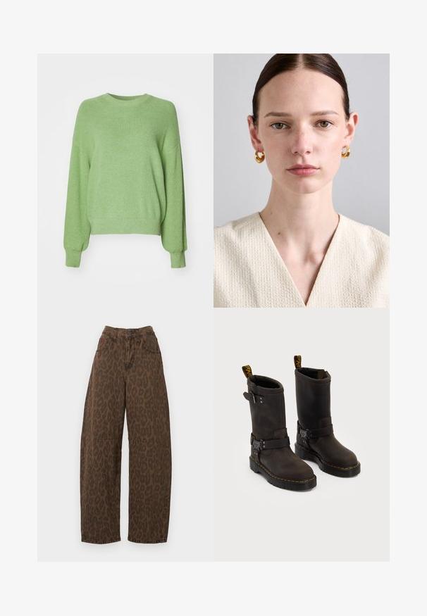 Zöld, bordázott kötött pulóver, lekerekített nyakkivágással, laza fazonnal és hosszú ujjakkal. Puha tapintású, sima felülettel.; Barna leopárdmintás, bő szárú farmernadrág magas derékkal, gombos záródással és két elülső zsebbel. Simább textúrájú denim anyagból készült.; Sötétbarna bőr csizmák középig érő dizájnnal, sárga varrással, állítható csatpántokkal és húzófülekkel a tetején. Texturált felület.; Arany fülbevalók sima felülettel, amelyeket világos bőrű személy visel, texturált krém színű anyagú felsővel, V-kivágással.