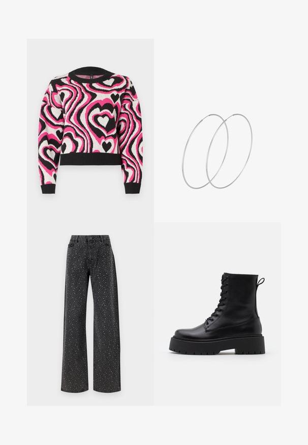 Strickpullover mit einem welligen Muster aus pinken, weißen und schwarzen Herzen. Gerippter Halsausschnitt und Ärmelsaum; kurzes Design. Weiche Textur.; Noisy May NMJANNEL LOOSE - Jeans Relaxed Fit - black denim; Schwarze Lederstiefeletten mit runder Zehenpartie, Schnürung vorne und einer dicken Gummisohle mit strukturiertem Profil. Mit Zugschlaufe an der Rückseite.; Silberne Creolen mit minimalistischem Design. Rundform, glatte Oberfläche und dünnes Profil. Leichtgewichtig mit hochglänzender Oberfläche.