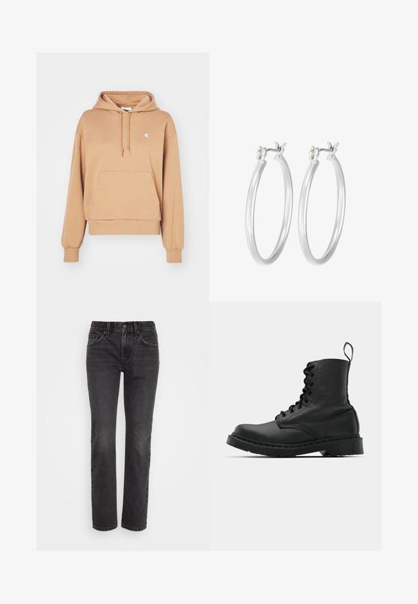 Carhartt WIP HOODED CASEY - Majica s kapuljačom - peanut/silver; Crne traperice ravnog kroja s klasičnim dizajnom pet džepova, patent zatvaračem i kontrastnim šavovima duž šava.; Crne kožne vojničke čizme s okruglim vrhom, vezicama sprijeda i petljom na gležnju. Imaju gusti gumeni potplat za izdržljivost.; Srebrne kružne naušnice s glatkom, poliranom površinom. Okrugli oblik i sigurno kopčanje na klik. Lagani dizajn pogodan za svakodnevno nošenje.