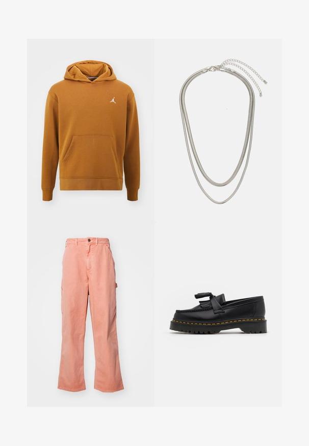 Jordan Sweat à capuche - desert bronze white; Pantalons cargo couleur pêche en coton. Avec une fermeture à bouton, des jambes larges et des poches latérales pratiques. Texture lisse, design décontracté.; Mocassin en cuir noir avec un accent à frange, doté d'une semelle épaisse noire et d'une couture jaune le long du bord. Fini texturé.; Collier en métal argenté à trois couches présentant des chaînes flexibles et élégantes avec un léger éclat, sécurisé par un fermoir en forme de homard et une chaîne ajustable.