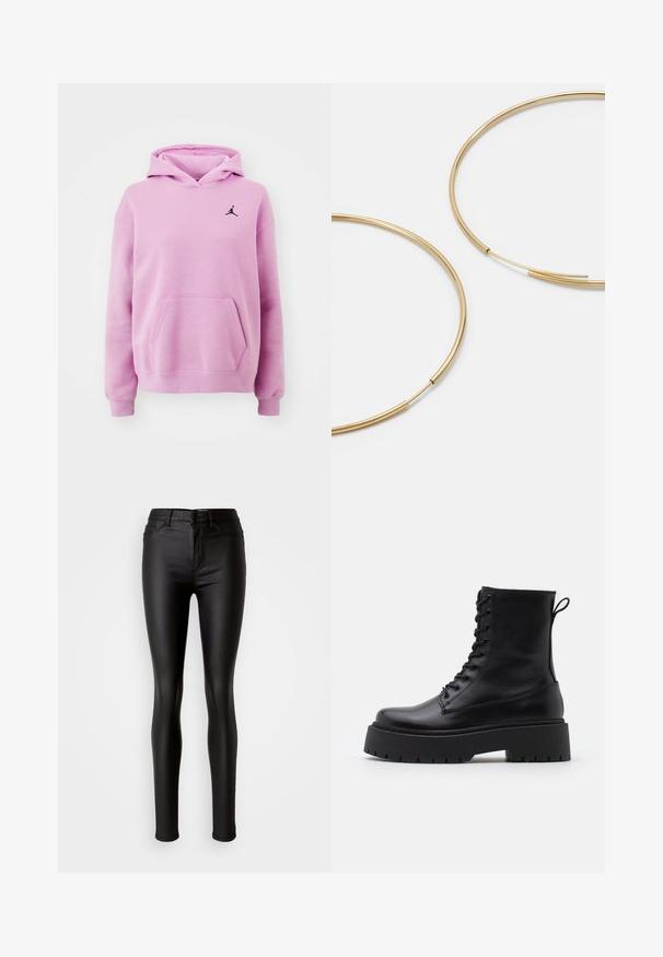 Felpa rosa chiaro realizzata in tessuto morbido, presenta una tasca a marsupio, polsini a costine e il logo Jorden nero sul petto.; Jeans skinny neri in ecopelle con una consistenza liscia, vita alta, chiusura con bottone e design tradizionale a cinque tasche.; Stivaletti in pelle nera alla caviglia con punta rotonda, lace-up frontale e suola in gomma spessa con battistrada textured. Tassello sul retro.; Orecchini a cerchio color oro, sottili e rotondi, con una finitura metallica liscia e senza decorazioni o motivi.