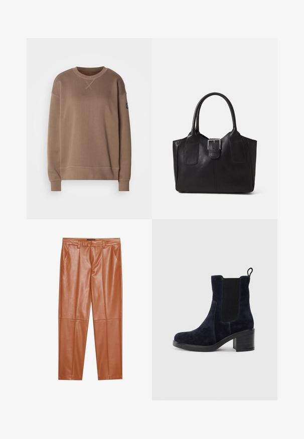 Brun fleecegenser med lange ermer, rund hals og subtile sømdetaljer. Har en liten merkelapp med logo på venstre erme.; Brune imitasjonslærbukser med skreddersydd passform, med frontfeller og rette ben. Glatt tekstur uten synlig maskinvare eller detaljer.; Mørkeblå skinn ankelsko med elastisk sidepanel, avrundet tå og blokkhelt. Tekstilt stoff og glatt såle gir kontrast.; Svart skinn toteveske med jevn tekstur, strukturert form, to håndtak og en fremtredende sølvspenne foran.