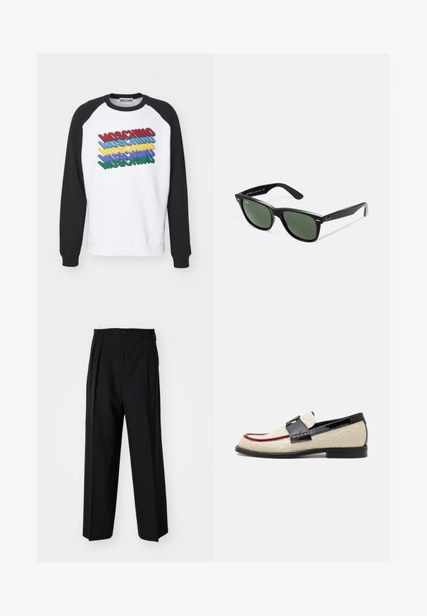 Biała bluza z czarnymi rękawami raglanowymi, z nadrukowanym nałożonym tekstem "MOSCHINO" w kolorach czerwonym, niebieskim, żółtym, zielonym i czarnym. Miękki materiał bawełniany.; Czarne plisowane spodnie o prostym, szerokim kroju nogawek. Wykonane z gładkiego materiału, z zapięciem na guzik i pętelkami na pasek.; Beżowe loafersy z wytłoczonym wzorem, czerwonym akcentem i błyszczącym czarnym obcasem. Posiadają pasek z detalem klamry. Płaska czarna podeszwa.; Czarne plastikowe okulary przeciwsłoneczne z zielonymi szkłami, kwadratowe oprawki, srebrny akcent na brwi oraz fakturowane ramiona temple. Nazwa marki podana na wewnętrznej stronie ramion.