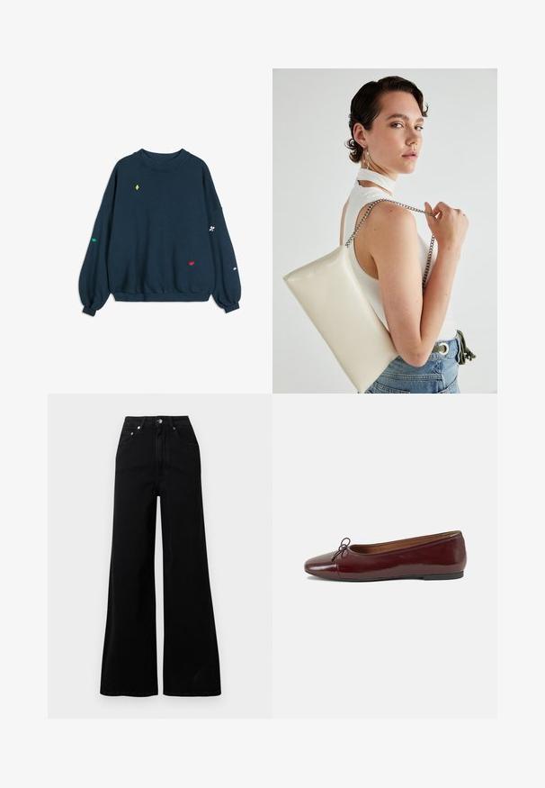 Námořnická mikina s volnými rukávy a malými barevnými výšivkami symbolů hracích karet na přední straně a rukávech.; Černé kalhoty s širokými nohavicemi z denimu, s vysokým pasem, pěti kapsami, zapínáním na přední knoflíky a minimálními šicimi detaily.; Burgundské lakové baleríny s kulatou špičkou, malou mašlí vpředu a nízkou černou gumovou podrážkou. Hladký povrch.; Bílá obdélníková psaníčko vyrobené z lesklého materiálu, se stříbrným řetízkovým popruhem. Modelka pózuje a předvádí tašku na jednobarevném pozadí.