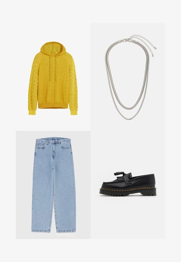 Gelber Strickhoodie mit strukturiertem Muster, Kordelzugkapuze und gerippten Bündchen und Saum. Der Stoff zeigt ein wellenförmiges Design.; Hellblaue Jeans aus Denim mit geradem Bein, ausgestattet mit einer mittelhohen Taille, fünf Taschen sowie einem Knopf- und Reißverschluss.; Schwarze Lederloafers mit einem fransenverzierten Akzent, ausgestattet mit einer robusten schwarzen Sohle und gelber Naht entlang der Kante. Texturierte Oberfläche.; Dreischichtige Halskette aus Silbermetall mit schlanken, flexiblen Ketten mit leichtem Glanz, gesichert mit einem Karabinerverschluss und verstellbarer Kette.