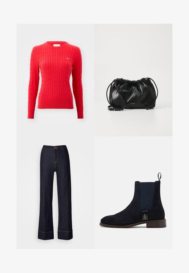 Roter Kabelstrickpullover mit langen Ärmeln, gerippten Bündchen und Saum, Rundhalsausschnitt und einem kleinen Logodetail auf der Brust. Weiche Textur.; Dunkelblaue weit geschnittene Jeans mit hoher Taille, die einen vorderen Knopfverschluss und orangefarbene Nähte aufweisen. Gesamte glatte Textur.; Schwarze Wildleder Chelsea-Stiefel mit elastischen Seitenpaneelen, einer runden Zehenform und einem niedrigen, gestapelten Absatz, neben weiten Jeanshosen gezeigt.; Schwarze Lederhandtasche mit gerafftem Design, doppeltem Kordelzugverschluss und abnehmbarem Schulterriemen. Mit metallic Logo-Details.