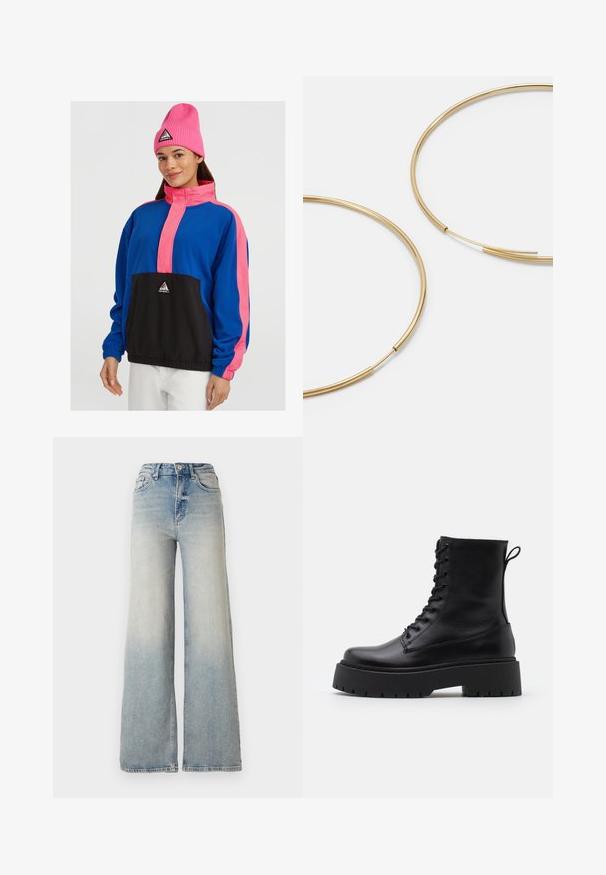 Kleurvolle fleecejas met een blauwe body, roze accenten en een zwarte voorzak. Voorzien van ribgebreide manchetten en een hoge kraag.; Lichtblauwe wijdlopende spijkerbroek van denim, met een hoge taille, vijf zakken en zichtbare stiksels langs de naden.; Zwarte leren enkelboots met een ronde neus, vetersluiting aan de voorkant en een dikke rubberen zool met een gestructureerd profiel. Trekbandje aan de achterkant.; Gouden oorringen, dun en rond van vorm, met een gladde metallic afwerking en zonder versieringen of patronen.