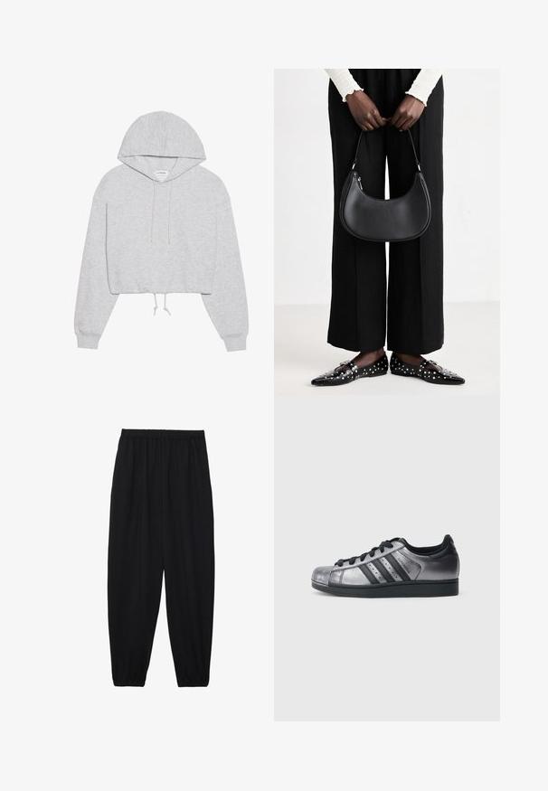 Sivi skraćeni dukserica od mekog materijala, sa kapuljačom na šnurenje, dugim rukavima i rebrastim manžetama. Jednostavan dizajn bez uzoraka ili grafike.; Crne, lagane hlače s elastičnom stražnjom pasicom i naboranim gležnjevima. Tkanina je glatka i ima opušteni, suženi dizajn.; Crne i metalik srebrne tenisice s zaobljenim vrhom, tri crne pruge i teksturiranim gornjim dijelom. Crne vezice i gumeni potplat.; Crna kožna torba preko ramena zaobljenog oblika, s sjajnom završnom obradom i srebrnim hardverom. Osoba nosi crne hlače širokog kroja i loaferice sa studovima.