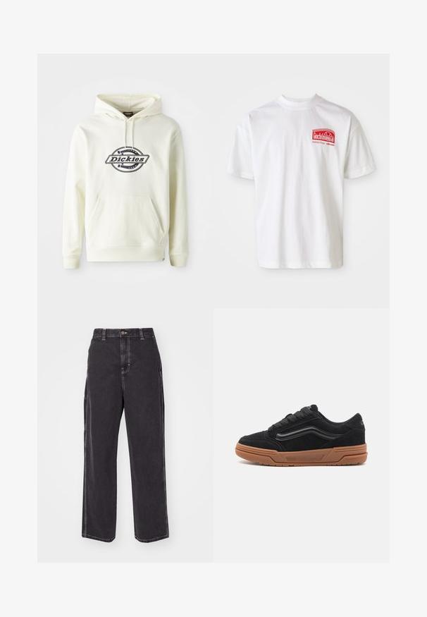 Crème hoodie gemaakt van zachte stof met een voorzak. Bevat een zwart logo in een cirkelontwerp. Ribgebreide manchetten en rand.; Witte katoenen T-shirt met een rood logo met "Giochi Invernali" en de tekst "Opgericht in Perugia" op de borst, korte mouwen.; Zwarte denim broek met een relaxte fit, met contrasterende witte stiksels en een knoopsluiting. Rechtaf lopend model, zonder extra zakken.; Zwarte suède sneaker met een gestructureerde afwerking, rubberen zool en eenvoudige zwarte veters. Heeft een zijlogo en een laag profiel ontwerp.