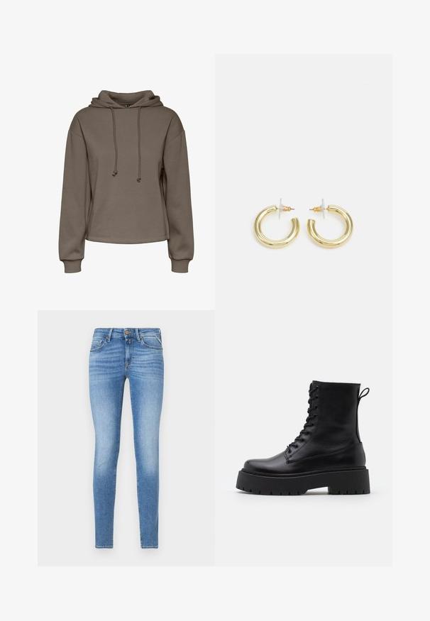 Hnedá mikina s kapucňou a šnúrkami, širokými rukávmi a skráteným strihom. Mäkkučký materiál s pružnými manžetami a rovnými okrajmi.; Úzke modré denimové džínsy s mierne zvýšeným pásom, predným gombíkom a dizajnom s piatimi vreckami.; Čierne kožené členkové topánky s okrúhlou špičkou, šnurovaním vpredu a hrubou gumovou podrážkou s textúrovaným vzorom. Sťahovací pútko na zadnej strane.; Zlaté kruhové náušnice s hladkým, lesklým povrchom. Cirkulárny dizajn s malým steblom a jasným záznamom pre bezpečné nosenie.