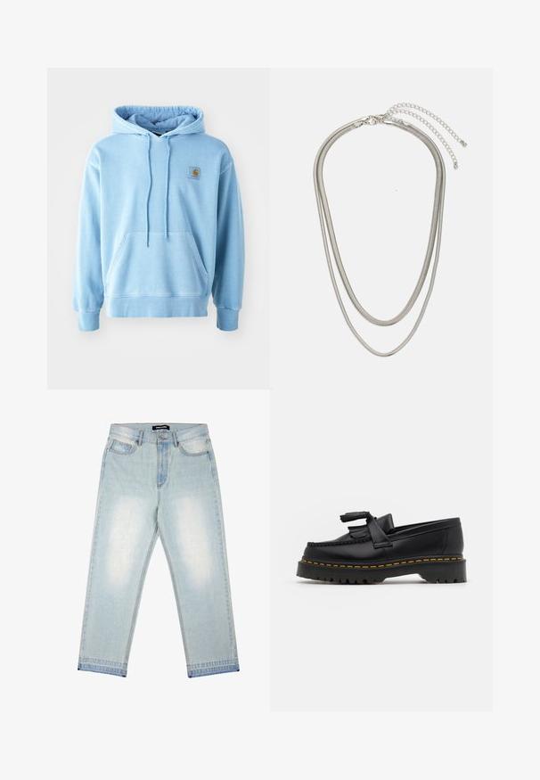 Sudadera de color azul claro hecha de una tela suave, con un bolsillo delantero tipo pouch, cordones y un parche cuadrado con el logo en el lado izquierdo del pecho.; Pegador BARROW - Vaqueros holgados - sand washed blue; Mocasín de cuero negro con un acento de borlas, que presenta una suela gruesa negra y costuras amarillas a lo largo del borde. Acabado texturizado.; Collar de metal plateado de tres capas que presenta cadenas flexibles y elegantes con un ligero brillo, asegurado con un cierre de langosta y cadena ajustable.