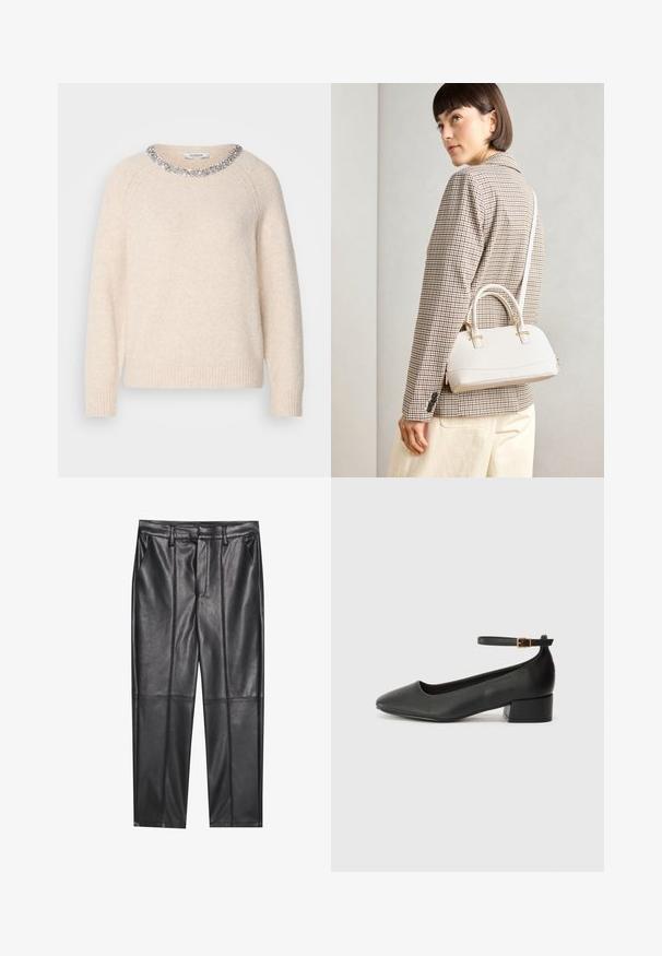 Gaišbeige džemperis ar apaļu apkakli, rotāts ar sudrabainām pērlēm, ar ribotām piedurknēm un apakšmalu, izgatavots no mīksta, teksturēta auduma.; Melni ādas bikses ar gludu tekstūru, taisnas piegriezuma, divi priekšējie kabatas un redzami šuvju izstrādājumi.; Melnas ādas sūkņi ar smailu purngalu un zemu bloku papēdi. Iezīmēts ar potītes siksniņu ar zelta krāsas sprādzi. Gluda tekstūra.; Balta strukturēta roku soma ar īsām rokturiem un plecu siksnu, ar zelta aparatūras akcentiem un strukturētu materiālu, izstādīta uz pelēka fona.