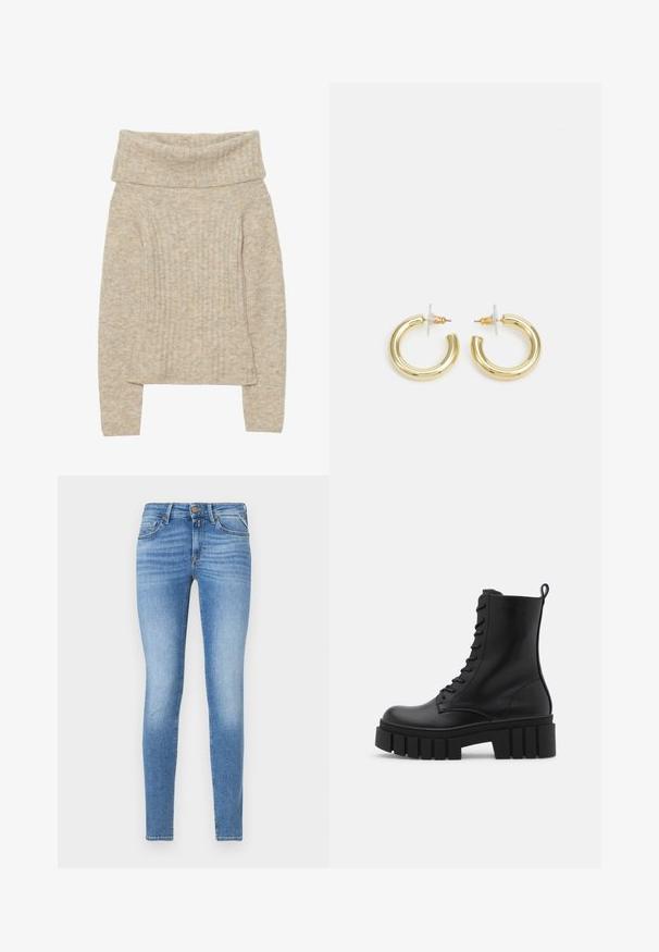 Pull en tricot beige avec un large col replié, texture côtelée verticale, manches longues et une légère évasement à l'ourlet. Apparence douce et chaude.; Jeans en denim bleu clair ajustés avec taille mi-haute, bouton frontal et design à cinq poches.; Bottines en cuir noir avec semelle épaisse et rainurée, devant à lacets et tirette sur fond blanc lisse.; Boucles d'oreilles en or avec une finition lisse et brillante. Design circulaire présentant un petit clou et une attache transparente pour un port sécurisé.