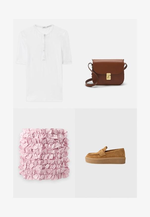 Weißes T-Shirt mit kurzen Ärmeln aus geripptem Stoff, runder Ausschnitt und einer Knopfleiste mit fünf Knöpfen. Weiche Textur und entspannter Schnitt.; Rosa Rüschstoff mit mehreren Schichten einer weichen, satinartigen Textur und gerafften Kanten. Rechteckige Form mit reicher, gleichmäßiger Farbe.; Brauner Wildleder-Loafer mit runder Zehenform, ausgestattet mit einer gerippten Plattformsohle und einem dekorativen Riemen über dem Obermaterial.; Braune Ledertasche mit Klappenverschluss, Beschlägen in Goldfarbe, einem Schultergurt und einer glatten Oberfläche. Kompakte rechteckige Form.
