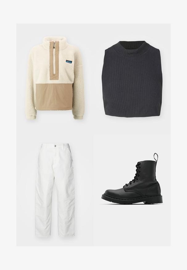 KAVU ROCKHAVEN - Fleecetröja - chalk; Avklippt ribbad topp i mörk marinblå, med hög halsringning och en subtil Nike-logotyp. Tyget har en texturerad, elastisk yta.; Vita cargobyxor i denim, med en avslappnad passform, sidofickor och synliga sömnadsdetaljer. En enkel framsida med knappstängning.; Svart läderkampsko med rund tå, snörning fram och dragflik vid vristen. Har en tjock gummisula för hållbarhet.