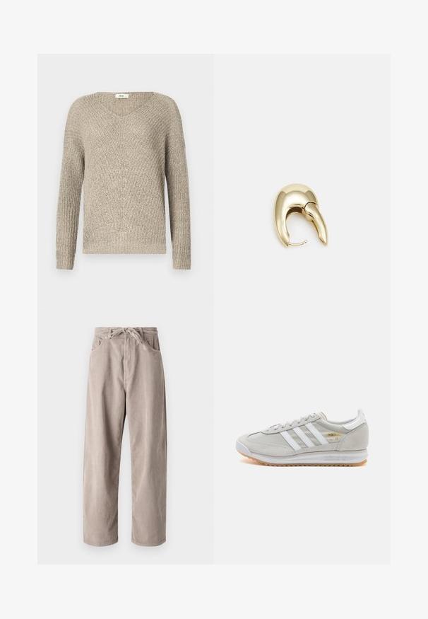 Lys beige strikket genser med v-hals, lange ermer og et strukturert mønster med ribbede mansjetter og nederkant.; Beige kordfløyelsbukser med løs passform, med strikk i livet, to frontlommer og vertikal ribbet tekstur.; Lys grå sneaker laget av semsket skinn og mesh, med tre hvite striper, rund tå og såle av gummi. Gull logo-aksent nær snørebåndene.; Gullfarget metalløredobber med et elegant, buet design. Har en karakteristisk spiss form, polert overflate og hengsel-lukking.