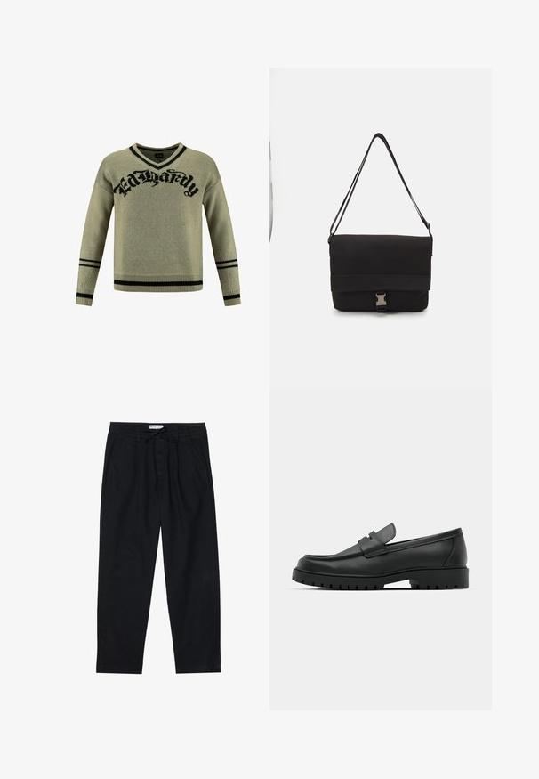 Zelený pletený svetr s černým grafickým logem "Ed Hardy", designem do V a černými pruhovanými akcenty na manžetách a spodním lemu.; Pier One Chino kalhoty - black; Černé kožené mokasíny s kulatou špičkou, zdobené prošitím, s nízkou platformou a texturovanou gumovou podrážkou s drážkováním.; Černá messenger taška vyrobená z hladkého materiálu, s překlopným víkem, stříbrnými sponkami a nastavitelným ramenním popruhem.