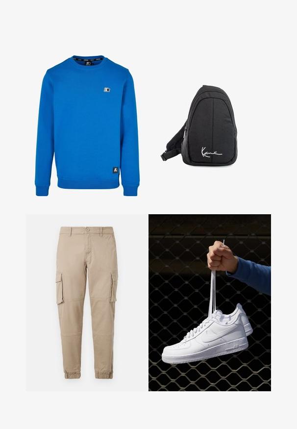 Blauwe crewneck sweatshirt van een katoenmix met ribgebreide boorden en zoom. Kenmerkt zich door een klein zwart-wit logo op de borst.; Beige cargobroek van lichtgewicht katoenen materiaal. Kenmerkend zijn de elastische boorden, meerdere zijzakken en een knoopsluiting.; Witte leren sneakers met perforaties, ronde neus, vlakke zool en dikke veters, met een zichtbare swoosh-logo en "AIR" op de hiel.; Zwarte stoffen schouderrugzak met een soepele textuur, met een gebogen ontwerp, een ritscompartiment en een wit logo aan de voorkant.