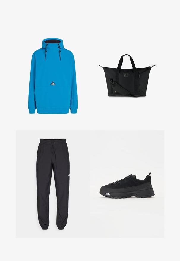 Giacca impermeabile blu con cappuccio, polsini elasticizzati e tasca frontale. Presenta un logo triangolare sul petto. Texture liscia.; Pantaloni sportivi neri realizzati in tessuto leggero, con vita regolabile con cordino, tasche laterali e orli affusolati alle caviglie.; Sneaker da esterno nera con parte superiore in suede, suola in gomma testurizzata e robusto sistema di allacciatura. Presenta un tallone rinforzato e il logo del marchio sul lato.; Borsa a viaggio nera con un'esterno testurizzato, dotata di manici superiori doppi, una tracolla regolabile e una tasca con zip frontale.