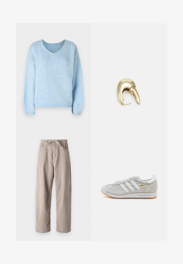 Sweater de malha azul claro com decote em V, mangas longas e bainha canelada. A textura parece suave e ligeiramente felpuda. Sem padrões visíveis.; Calças de veludo cotelê bege com um corte largo, apresentando uma cintura com cordão, dois bolsos frontais e textura em nervuras verticais.; Sapatilha cinza clara feita de camurça e malha, com três riscas brancas, bico redondo e sola de borracha de goma. Detalhe do logótipo dourado junto aos atacadores.; Brinco em metal dourado com um design elegante e curvo. Apresenta uma forma pontiaguda distinta, superfície polida e fecho por dobradiça.