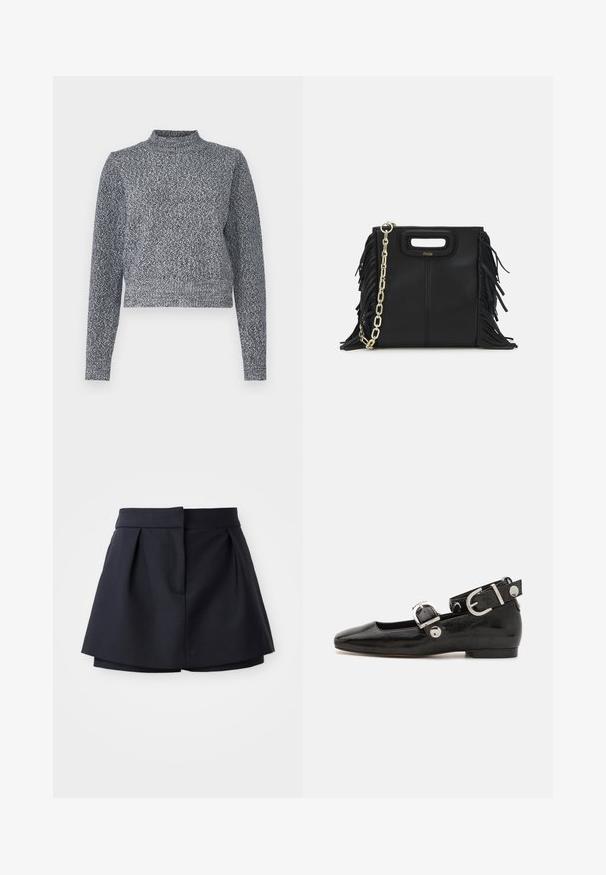 Marineblå och vit stickad tröja med hög hals, långa ärmar och kort passform; har en texturerad, fläckad design.; Marinblå plisserade shorts med hög midja, tillverkade av mjukt tyg. Har en figurnära design och en dold framficka.; Svart lacklädersplattork med fyrkantig tå, ankelrem med silverfärgad detalj och platt sula. Slät yta med minimalistisk design.; Svart läderhandväska med fransdetaljer, guldkedja som axelrem och ett handtag med urtag. Har logotyp placering framtill.