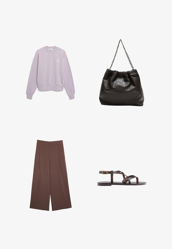 Felpa corta di colore viola chiaro, realizzata in tessuto morbido. Presenta un collo a giro, spalle scese e un piccolo logo bianco sul petto.; Pantaloni ampi marroni con una texture liscia, caratterizzati da una vita alta e pieghe frontali. Il tessuto è leggero e scorre liberamente.; Sandal in pelle marrone con cinturini incrociati, chiusura con cinturino alla caviglia e suola piatta con dettagli di cucitura minimi.; Borsa in pelle marrone con parte superiore arricciata e tracolla a catena. Texture liscia con finitura lucida e dettagli di cucitura sottili sui lati.