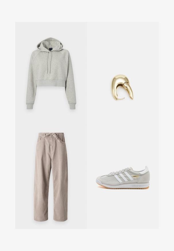 Sulankstyta pilka džemperis su nuimamais raišteliais, gobtuvu ir įsiūtomis rankovėmis. Pagamintas iš minkštos medžiagos, laisva forma ir raglano stiliaus rankovės.; Šviesiai rudi kordūriniai kelniai, laisvo kirpimo, su raišteliu reguliuojamu juosmeniu, dviem priekinių kišenėlių ir vertikalia juostele.; Šviesiai pilki sportbačiai, pagaminti iš zomšos ir tinklinės medžiagos, su trimis baltais dryžiais, apvaliu pirštu ir guma padu. Auksinė logotipo detalė šalia raištelių.; Aukso tono metalinės auskarai su stilingu, kreiviu dizainu. Išsiskiria ryškiu smailiu pavidalu, poliruota paviršiumi ir užsegimu su vyriu.