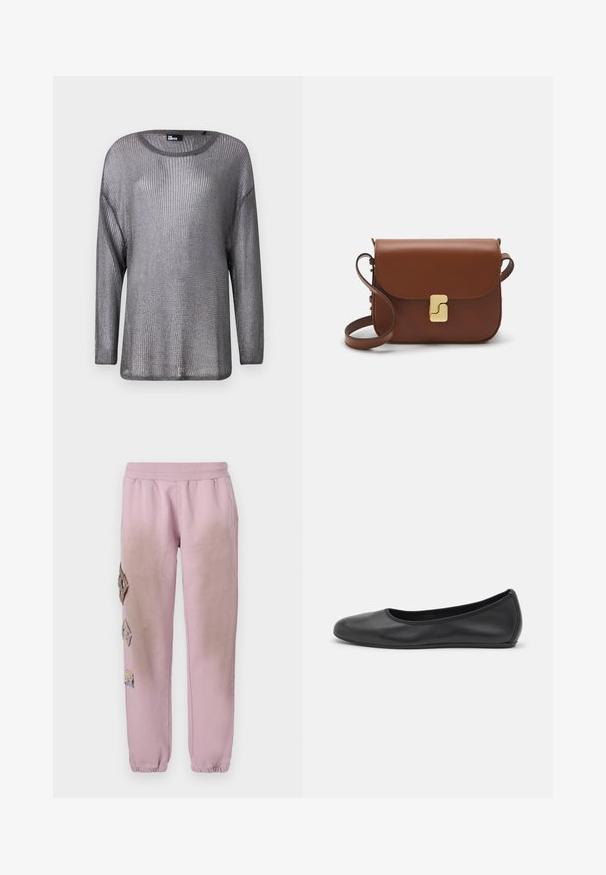 Pulover lung cu mâneci lungi, de culoare metalizată argintie, cu o textură deschisă. Dispune de o guler larg și o croială lejeră, evidențiind un design ușor și aerisit.; Pantaloni de trening roz cu talie elastică, cu petice decorative în formă de diamant pe partea stângă și manșete elastice la glezne.; Balerini din piele neagră, cu vârf rotund, textură netedă, detalii de cusătură minimale și un design al tălpii flexibil.; Geantă de piele maro cu închidere tip capac, accesorii de culoare aurie, curea de umăr și o textură netedă. Formă compactă și rectangulară.
