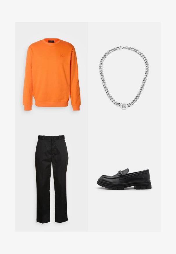 Sweatshirt orange en coton avec un col rond, des manches longues et des poignets côtelés. Présente un petit logo en relief sur la poitrine.; Pantalons noirs en tissu lisse, avec une coupe droite, des passants de ceinture et deux poches latérales. Look classique sans embellissements.; Mocassin en cuir noir avec un bout arrondi, une lanière décorative et des éléments en métal, et une semelle texturée épaisse. Finition lisse avec des détails subtils.; Collier en argent avec des maillons épais et un pendentif circulaire central avec des détails complexes. Surface en métal lisse et réfléchissante.