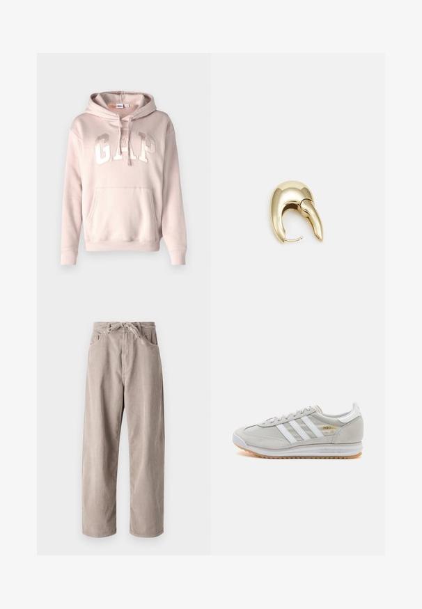 Svetloružová mikina s kapucňou, predným vreckom a veľkým vystúpeným nápisom "GAP" na hrudi na jednoduchom pozadí.; Béžové kordové nohavice s voľným strihom, s elastickým pásom na šnúrku, dvoma prednými vreckami a vertikálnym ryhovaným vzorom.; Svetlosivé tenisky vyrobené z kože a sieťoviny, s tromi bielymi pruhmi, okrúhlou špičkou a gumovou podrážkou. Zlatý logový akcent pri šnúrkach.; Náušnice z kovu v zlatej farbe s elegantným, zakriveným dizajnom. Majú charakteristický špicatý tvar, leštený povrch a uzáver na pánt.