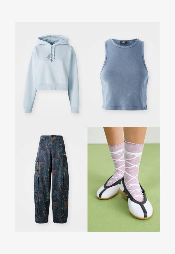 Moletom cropped azul claro feito de tecido macio. Apresenta um capuz com cordão e um logótipo circular bordado em teal no peito.; Top cropped rib azul claro com decote redondo e design sem mangas. Textura suave e um pequeno detalhe de logotipo na bainha.; Calças cargo camufladas em verde escuro e castanho, com vários bolsos e um corte largo, feitas de um tecido leve e durável.; Sapatos brancos planos com detalhes e solado pretos, combinados com meias caneladas roxas claras com tiras brancas em cruz. Colocados sobre um fundo verde.