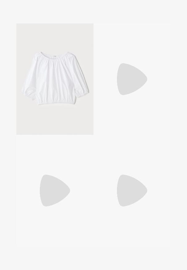 Blouse blanche légère avec un col rond, des manches bouffantes trois-quarts et une taille élastiquée, présentant une texture lisse et brillante.; Une jupe A-line beige clair en tissu doux et texturé, avec une taille lisse et une silhouette fluide.; Sandale en cuir noir avec un bout carré, des fines lanières, une bride de cheville ajustable et un petit talon. Présente un petit accent doré sur la lanière.; Grand sac tote en cuir noir avec une finition texturée, présentant deux lignes verticales, des bretelles doubles et un design minimaliste.