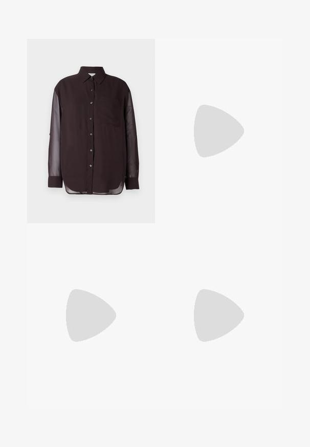 Crna košulja s dugim prozirnim rukavima, džepom na prsima i zaobljenim rubom. Glatka tekstura tkanine; klasičan dizajn ovratnika.; Bež hlače širokog kroja s visokim strukom, izrađene od mekog, teksturiranog materijala. Imaju zakopčavanje na dugme i prednje džepove za funkcionalnost.; Crne lakirane gležnjače s zakrivljenim prstom, elastičnim bočnim panelima i masivnom blok petom. Sadrže urezani logo na leđima.; Crna kožna torba s teksturiranim završnim obradom, koja ima dva gornja ručka, odvojivu naramenicu i detalj s srebrnim kopčanjem.