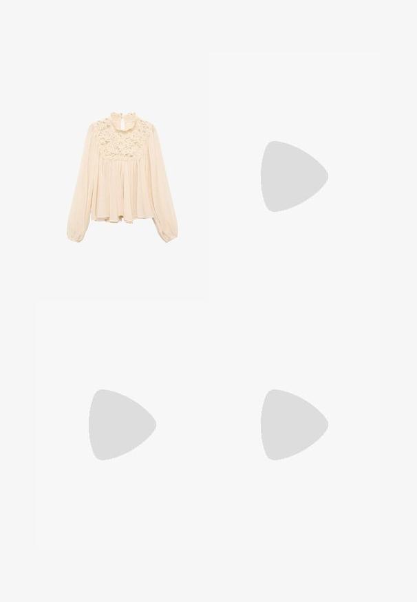 Světle béžová blůzka s dlouhými nabíranými rukávy, volánkovým výstřihem a krajkovými detaily na hrudi; měkká, splývavá tkanina s plisovaným designem.; Krémové bezramínkové šaty s květinovým vyřezávaným designem na hrudi a zvlněným lemem. Vyrobeno z lehkého materiálu, hladká textura.; Sanda ly bez podpatku s béžovým tkaným svrškem, otevřenou špičkou a zakřivenou dřevěnou podešví. Design má hladký povrch a minimalistický tvar.; Kočičí sluneční brýle ve stylu želvoviny s hnědými skly, se hladkými, lesklými plastovými rámy a moderním designem. Žádné viditelné logo ani akcenty.; Zelená kožená kabelka se strukturovaným tvarem, zlatými detaily, horním madlem a odnímatelným řetězovým popruhem. Texturovaný povrch s klopou na zapínání.; Bílý klip na vlasy ve tvaru květiny s jemným žluto-béžovým přechodem, obsahující pružinový mechanismus a hladký plastový povrch.