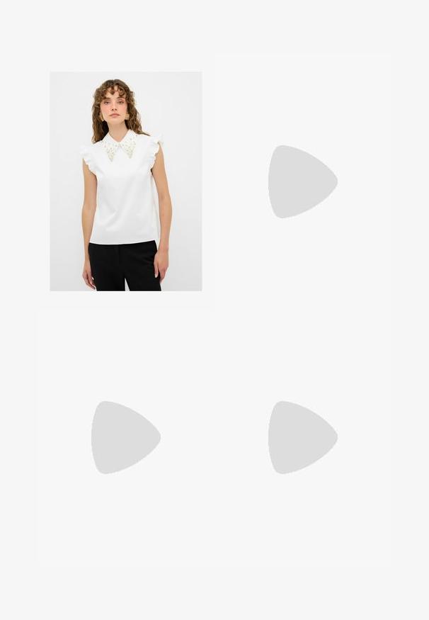adL WITH STONE COLLAR - Camicetta - white; Gonna mini bianca a campana realizzata in un tessuto liscio e elastico, con una vita alta e senza motivi o decorazioni visibili, abbinata a sneakers bianche.; Scarpe nere flat con punta quadrata, realizzate in pelle liscia, dotate di una cinghia singola sopra il piede, con un piccolo accento decorativo.; Occhiali da sole rotondi con montatura in metallo dorato, lenti con gradiente marrone, dettagli in plastica trasparente ai lati e astine a motivo marrone.; Borsa a spalla sintetica rosa con forma curva, texture liscia, tracolla a catena removibile e un dettaglio con logo circolare sul davanti.