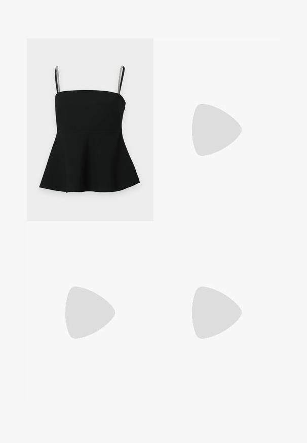 Haut peplum noir avec de fines bretelles ajustables et des accents argentés. Fabriqué à partir d'un tissu lisse, il présente un buste ajusté et un ourlet évasé.; Jupe midi noire avec une texture lisse, taille élastique et une légère silhouette en A, offrant une couleur unie sans motifs ni embellissements.; Bottine en cuir noir avec un bout pointu, un talon moyen fin et un détail de boucle en argent sur le côté, se détachant sur un fond uni.; Pochette en cuir noir avec un haut froncé, fermeture éclair et accents en métal doré. Texture lisse avec détails du logo en relief.